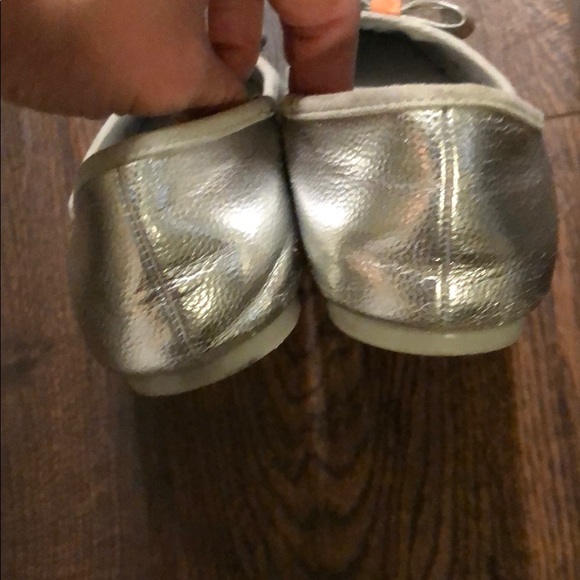 Ted Baker Silver Bow Flats Size 8 GUC - Picture 5 of 6